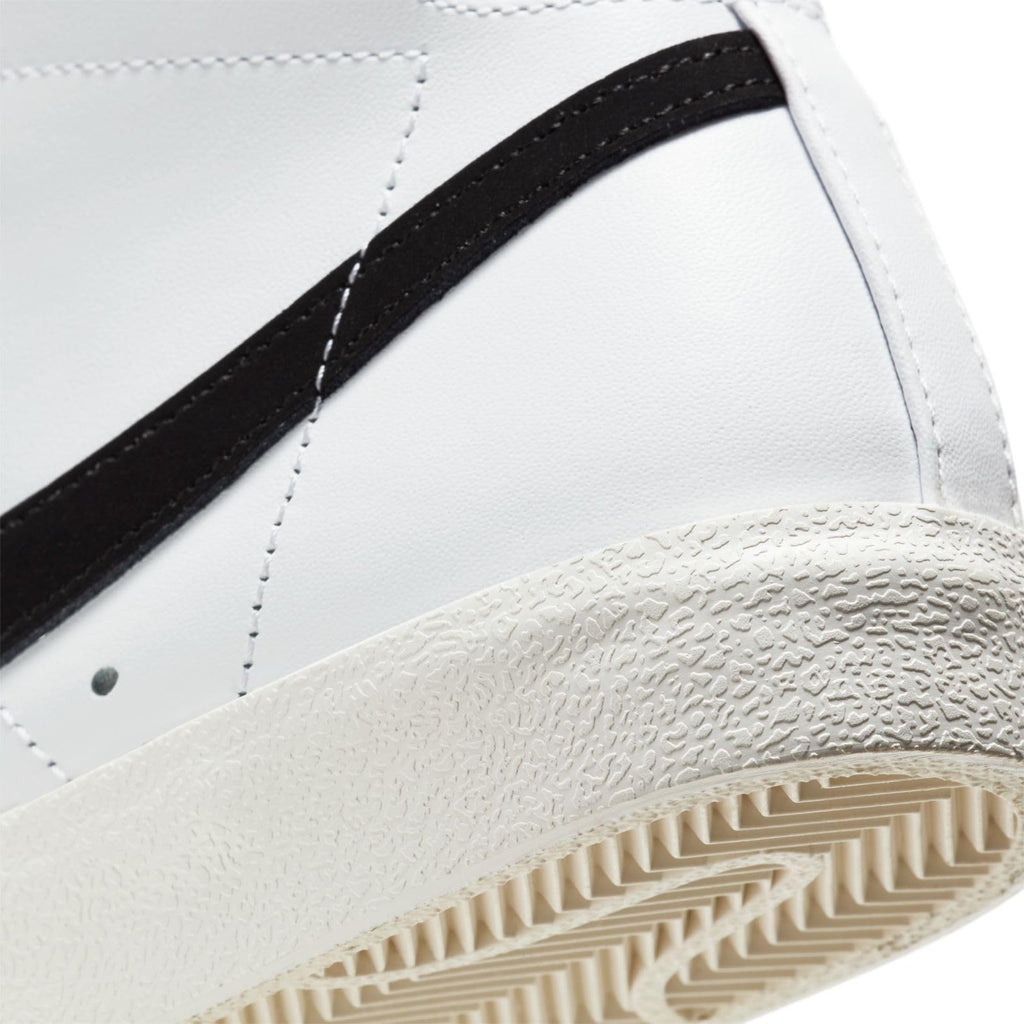 Nike Women's Blazer Mid '77 Vintage Sneaker