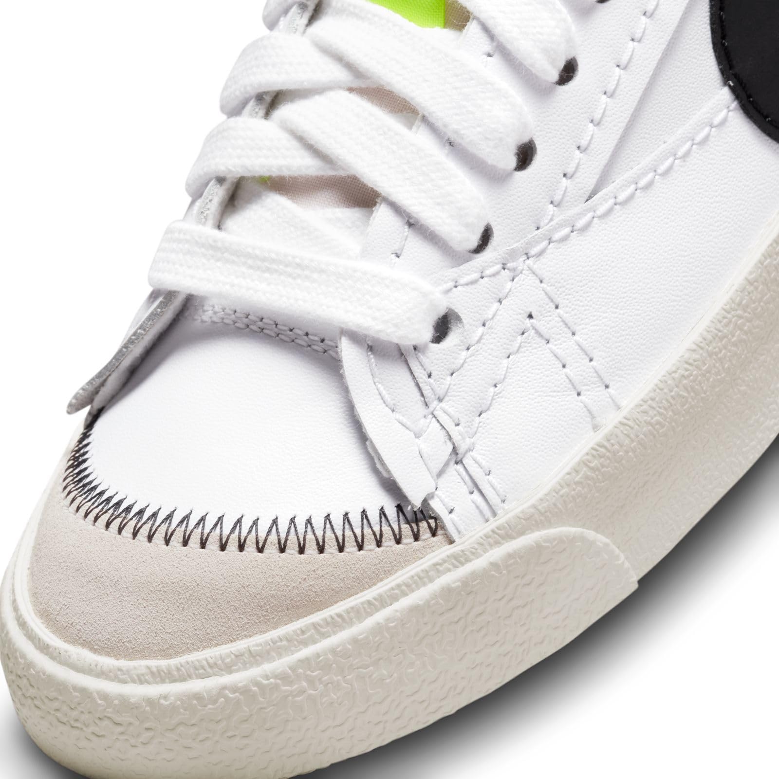 Nike Women's Blazer Low '77 Jumbo Sneaker