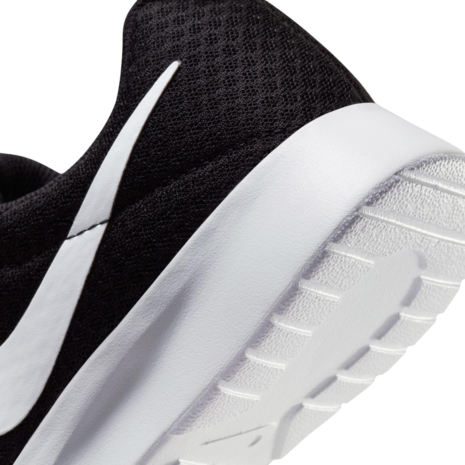NIKE Women's Tanjun Running Shoes
