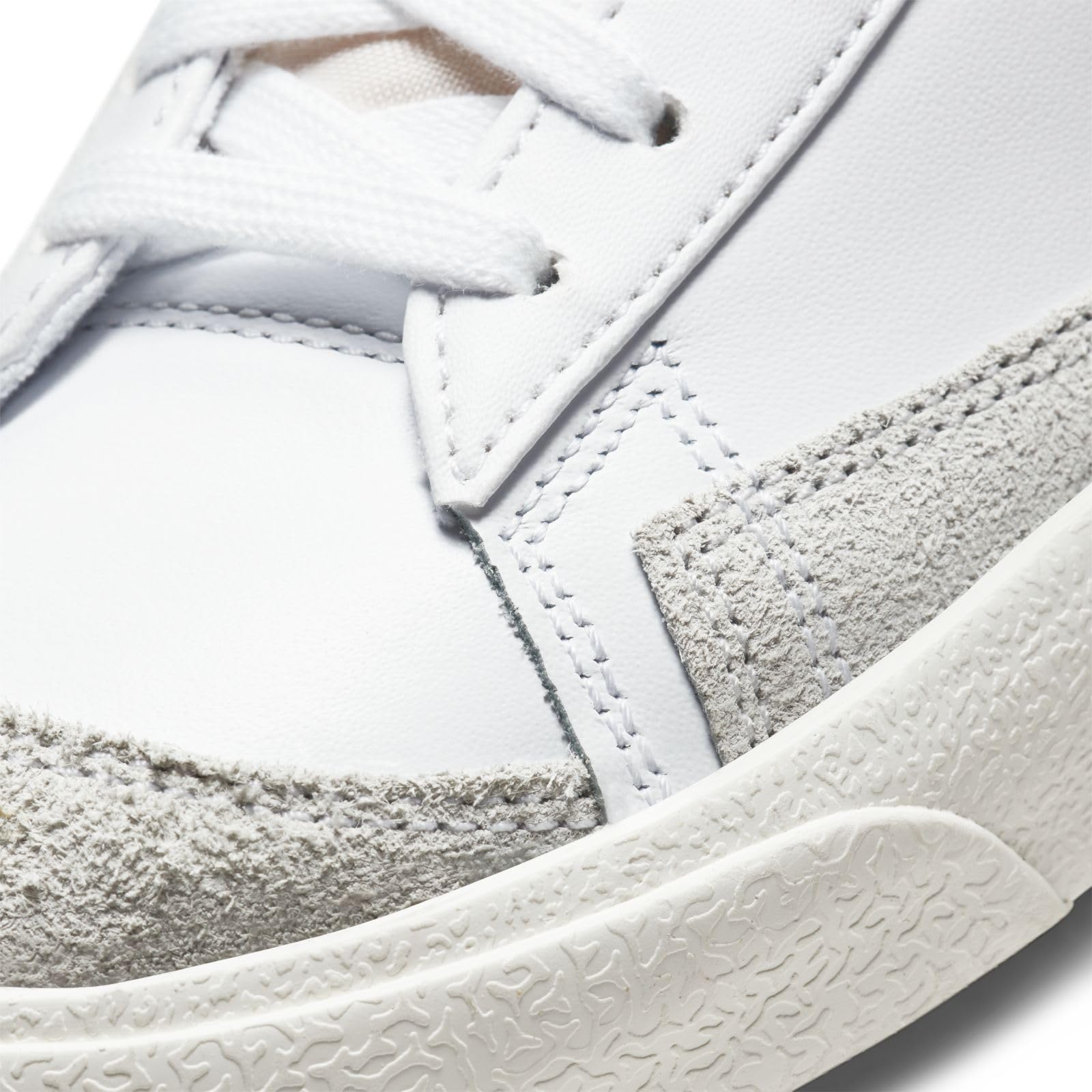 Nike Women's Blazer Mid '77 Vintage Sneaker